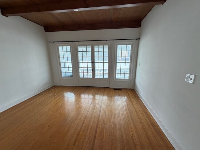 Living/Dining Area - 382 Pleasant Ave