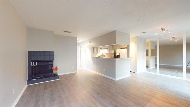 Building Photo - 2379 Briarwest Blvd