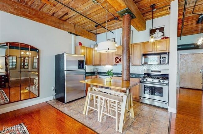 Building Photo - 1 br, 1 bath - 18 Imperial Pl Unit 2B