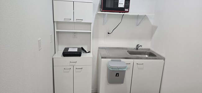 Building Photo - 551 Albatross Dr