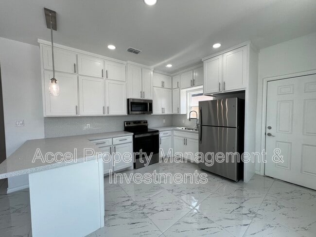 Building Photo - 2011 Selena St