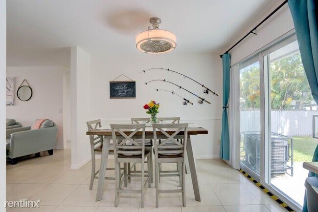 Foto del edificio - 3 br, 2 bath House - 254 E 25th St