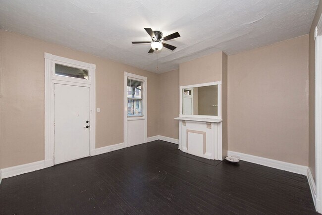 Building Photo - NORTHSIDE - Immacualte 3bed 2.5 bath w dri...