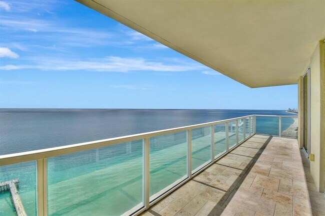 Building Photo - 16699 Collins Ave