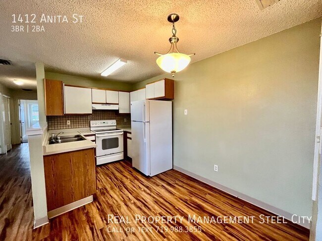 Building Photo - 1412 Anita St
