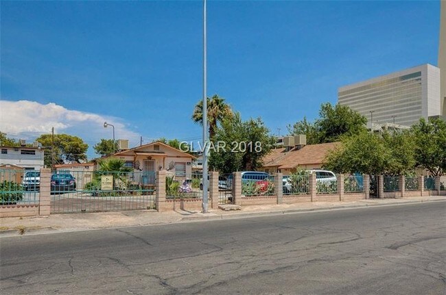 Foto del edificio - 216-220 W Baltimore Ave