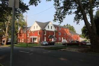 Building Photo - 724 W College Ave