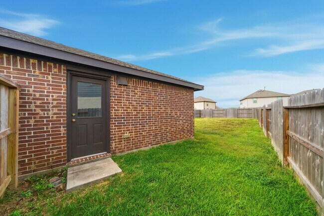 Foto del edificio - 26726 Wilderye Cv Ln