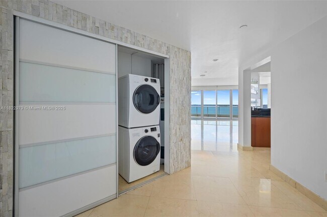 Foto del edificio - 1331 Brickell Bay Dr