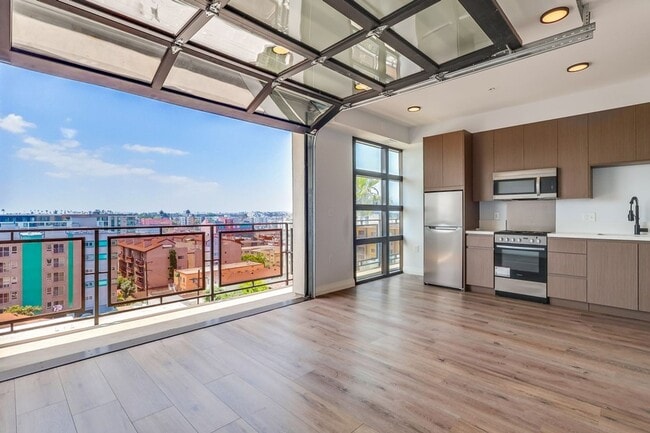 Foto del edificio - Brand New Loft in Prime Koreatown with DTLA Skyline Views Available! Must See! Call Today