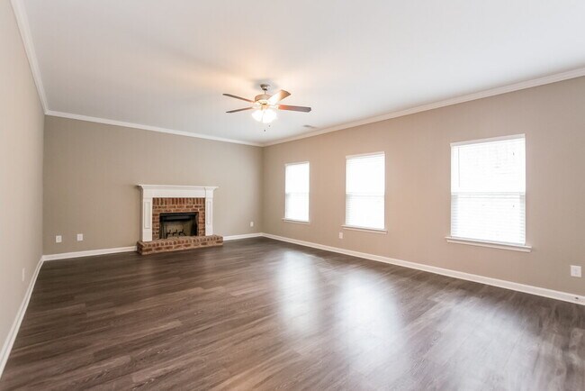 Foto del edificio - 466 Fieldcrest Dr