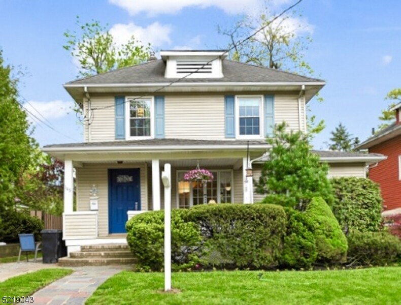 Primary Photo - 145 Albion St