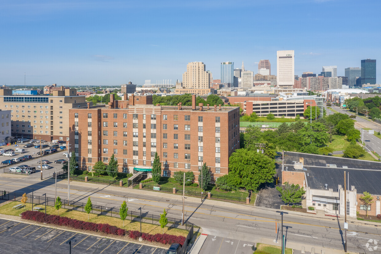 Primary Photo - University Commons Apartments