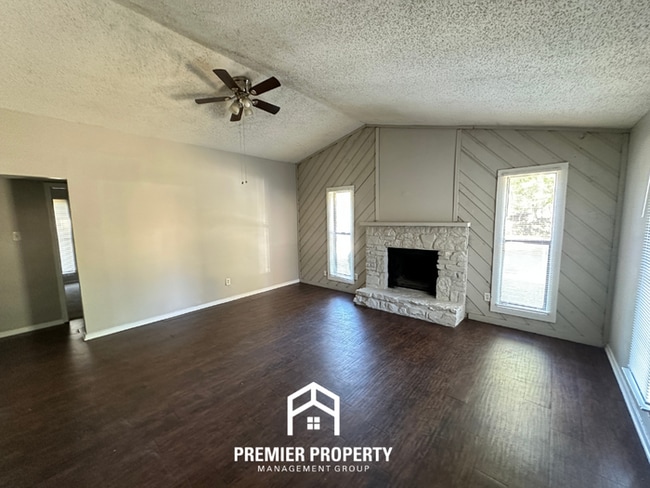 Photo - 4230 Runningbrook Cir House