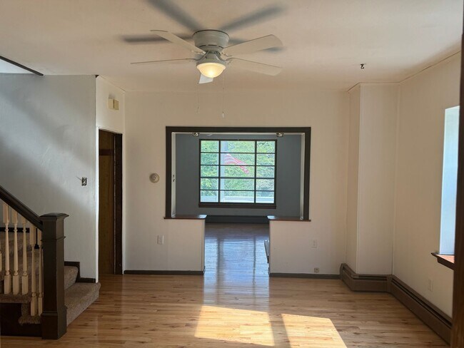 Foto del edificio - PENDING!  4   Bedroom Duplex in Jim Thorpe