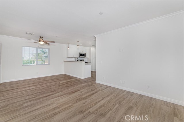 Foto del edificio - 1042 E Almond Ave
