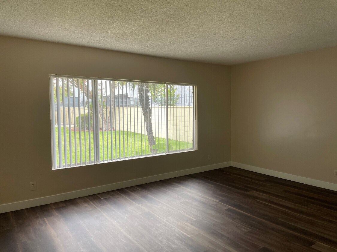 Primary Photo - 1020 Carob Way