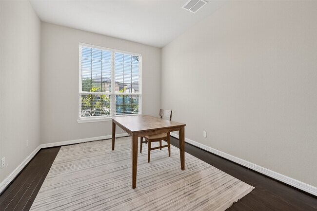 Foto del edificio - 4018 Martin Ridge Dr