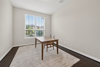 Building Photo - 4018 Martin Ridge Dr