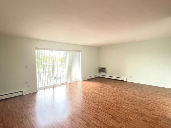 Building Photo - 10353 Dearlove Rd
