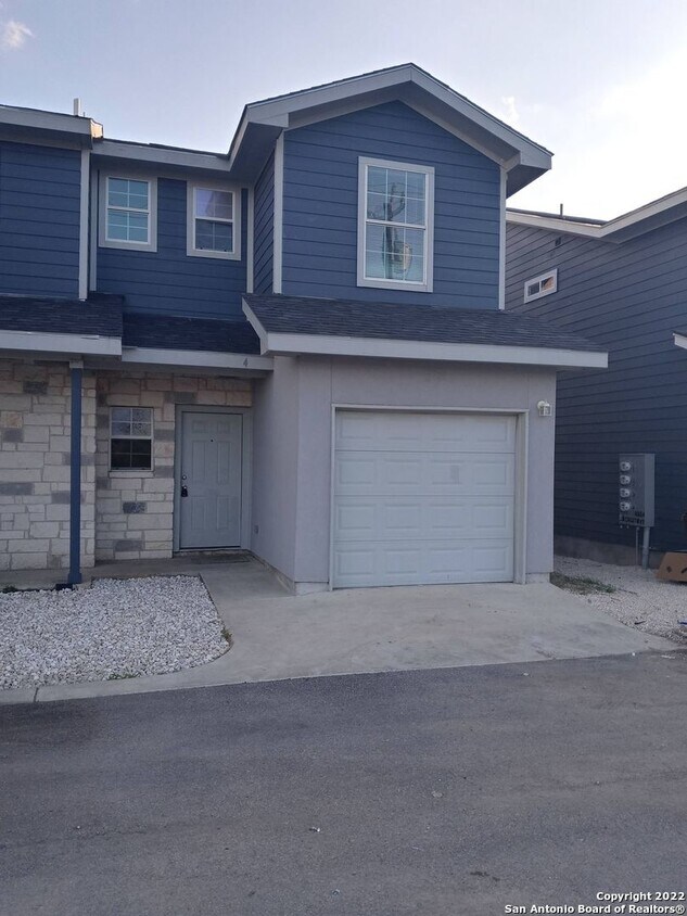 Foto principal - 6938 Crestway Rd