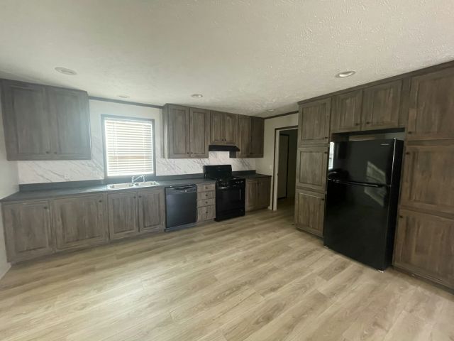 Primary Photo - 455 Warbler Ln