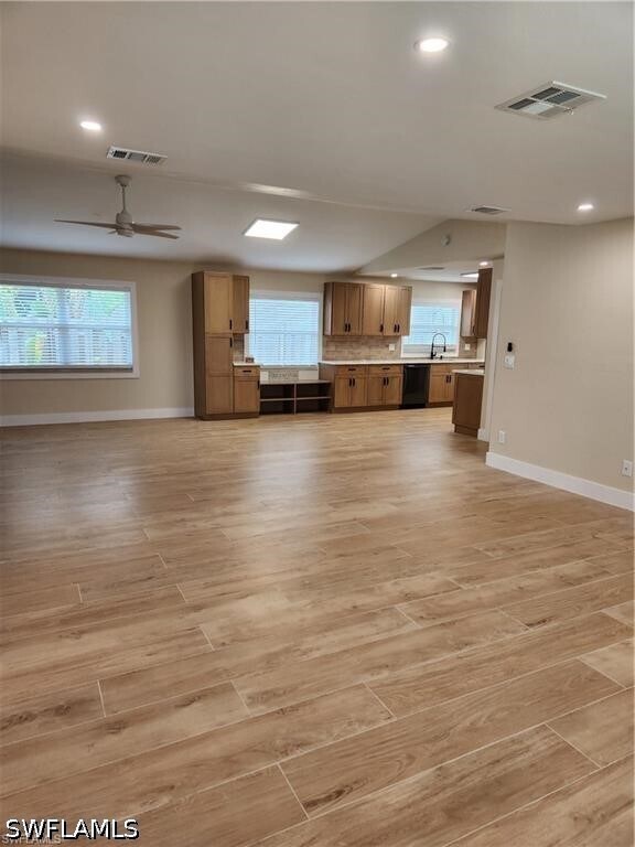 Foto del edificio - 696 94th Ave N