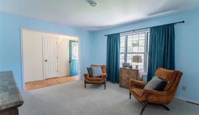 Foto del edificio - Amazing 4 bedroom 4 bath with short term lease