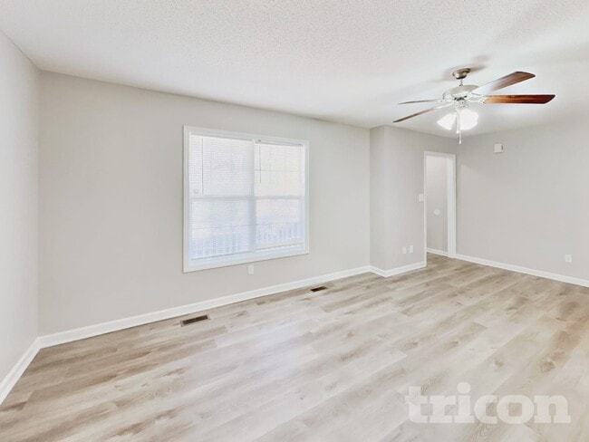 Building Photo - 701 Avondale Dr