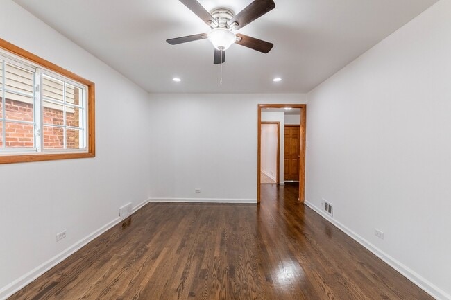 Building Photo - 3526 S 52nd Ct