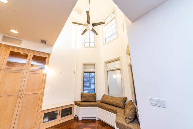 Foto del edificio - 1422 W Barry Ave