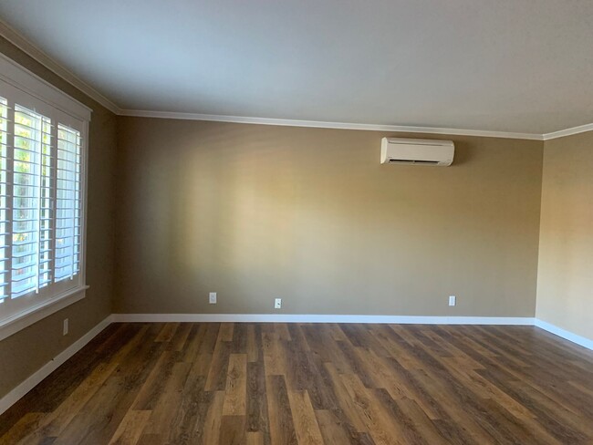 Building Photo - Gorgeously remodeled 2 bed 2.5 bath duplex...