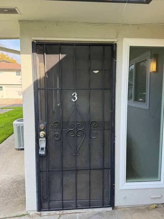 Primary Photo - Nice Condo Old Elk Grove