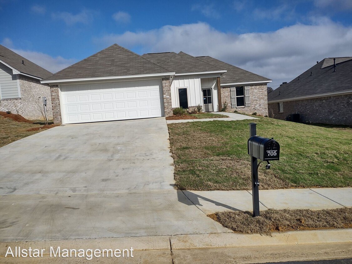 Primary Photo - 4 br, 2 bath House - 705 Silver Bend