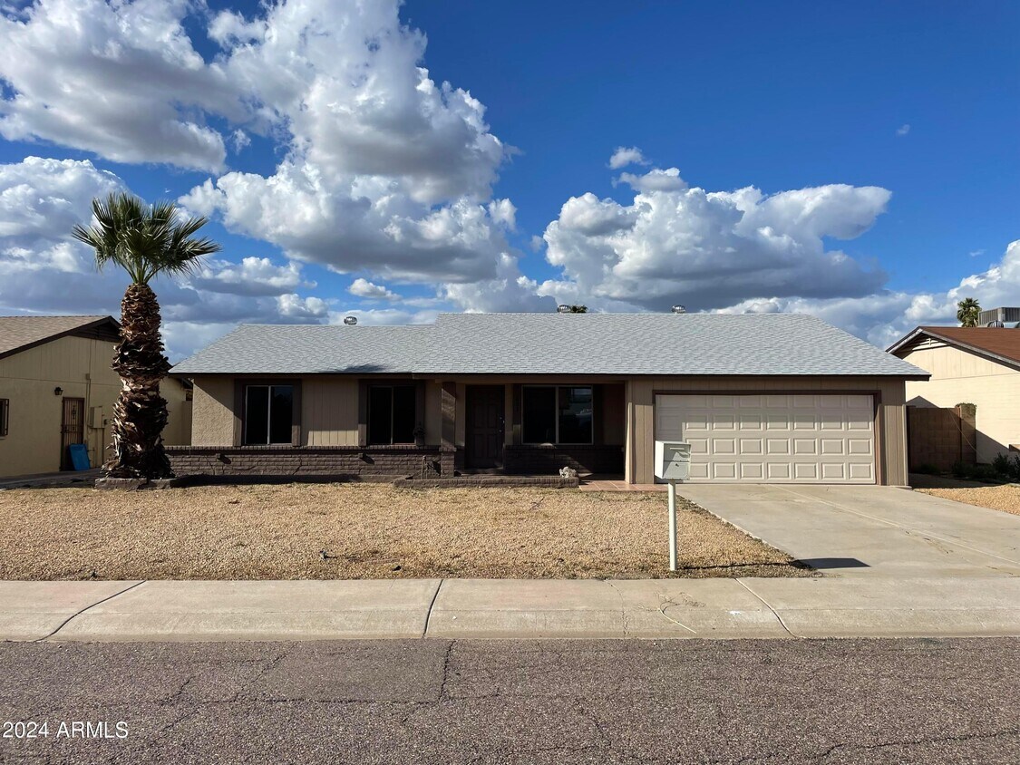 Primary Photo - 602 W Wikieup Ln