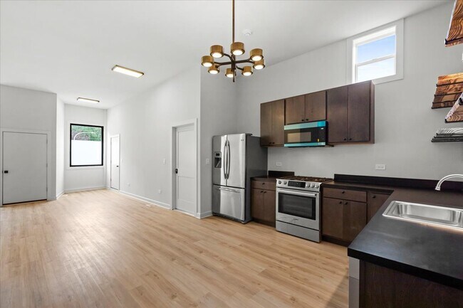 Foto del edificio - 3123 N California Ave