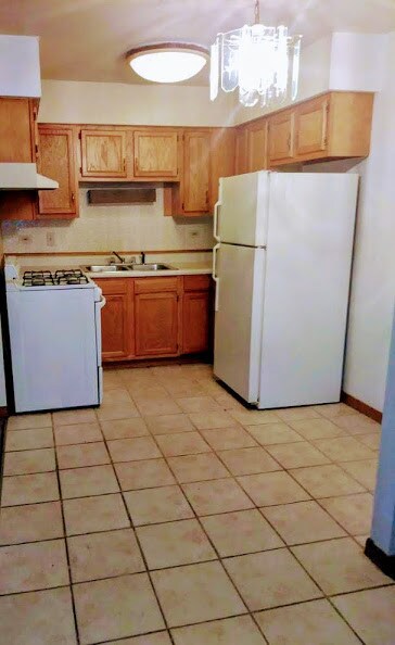 Kitchen - 6925 W Cermak Rd