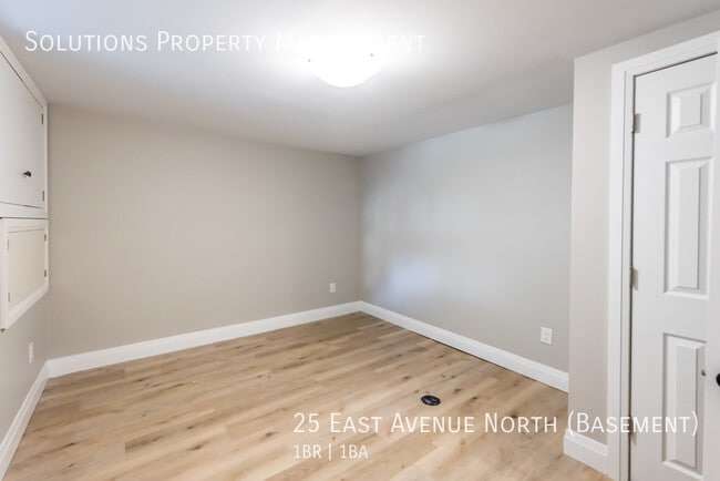 Photo du bâtiment - Not Your Average Basement Apartment!