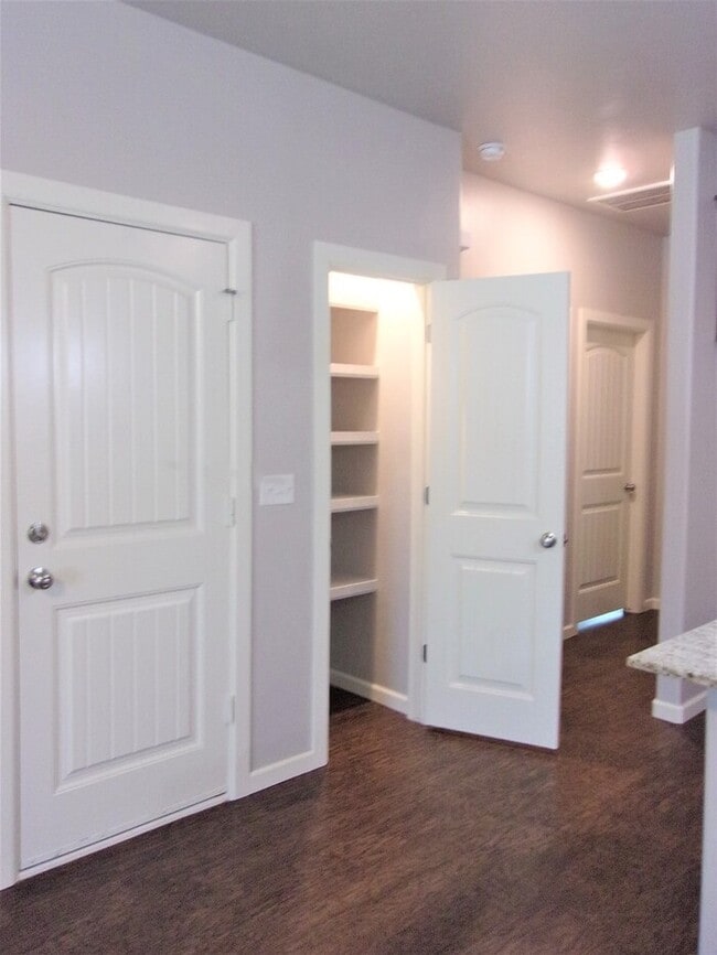 Building Photo - 2 BED 1 BATH 1 CAR GARAGE TOWNHOUSE-DEL CITY