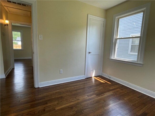 Building Photo - 512 Hunt Ave