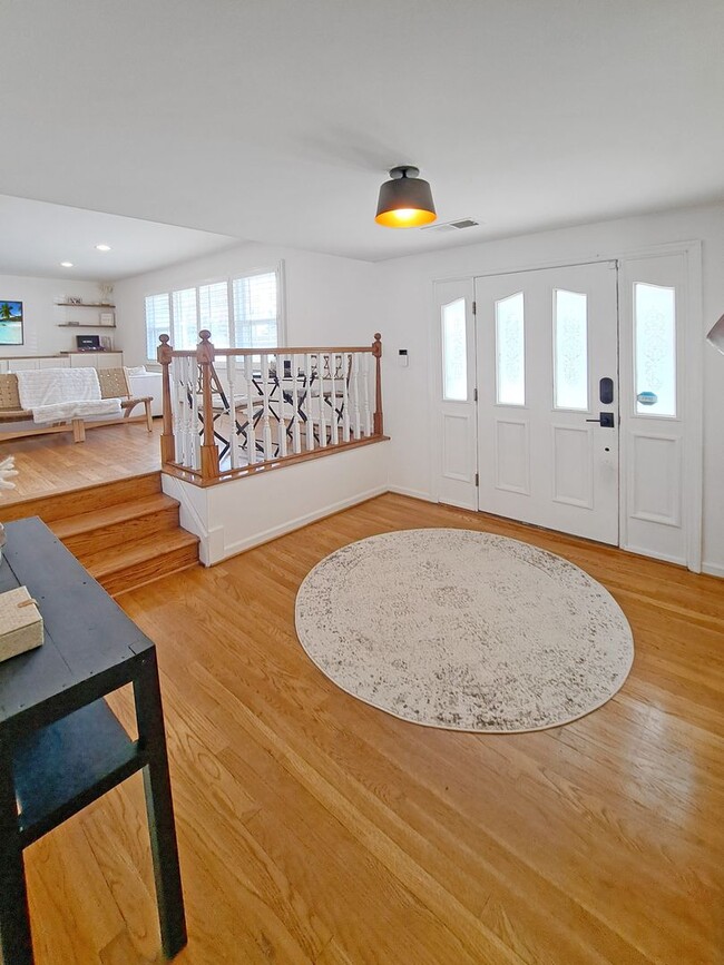 Building Photo - Coming Soon! Stunning Mid-Century Modern 3...