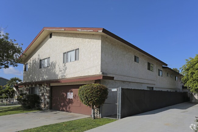 Foto del edificio - 7757 Comstock Ave