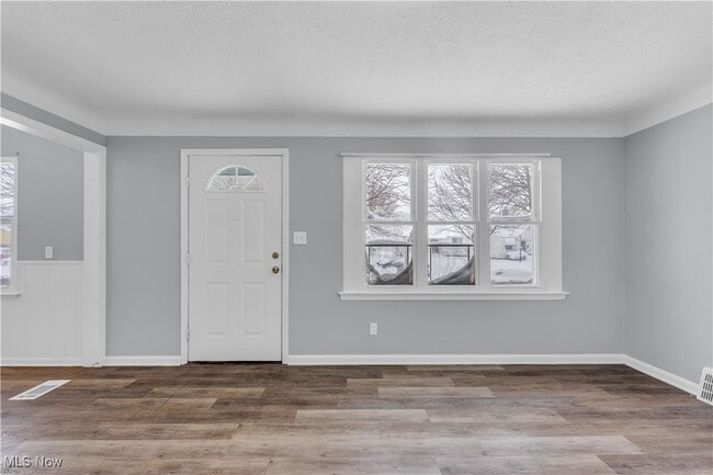 Building Photo - 15304 Benhoff Dr