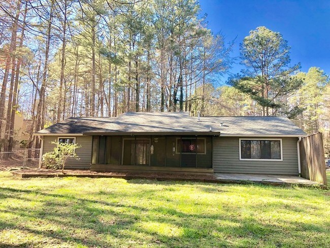 Building Photo - 215 Meadowood Ln