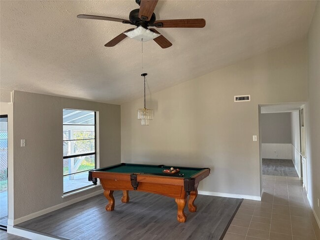 Foto del edificio - 15730 Corsair Rd