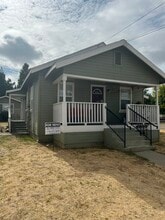 Building Photo - 208 Main St