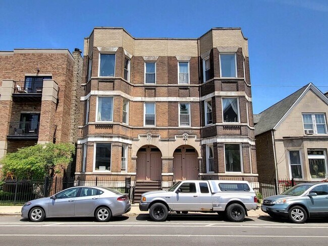 Building Photo - 2022 W Augusta Blvd
