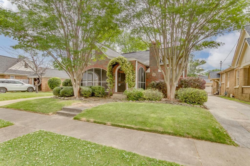 Primary Photo - 1009 Myrtlewood Drive