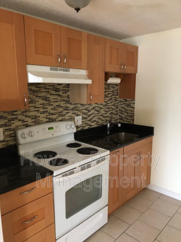 Building Photo - 357 Main St