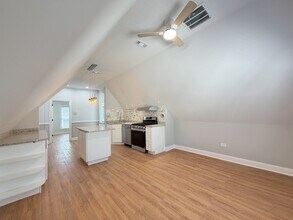 Building Photo - 1711 W Nelson St